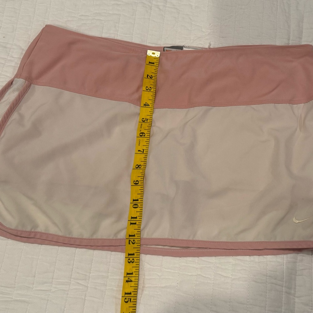 Vintage Nike Women's White and Pink Tennis Skort - Picture 6 of 6